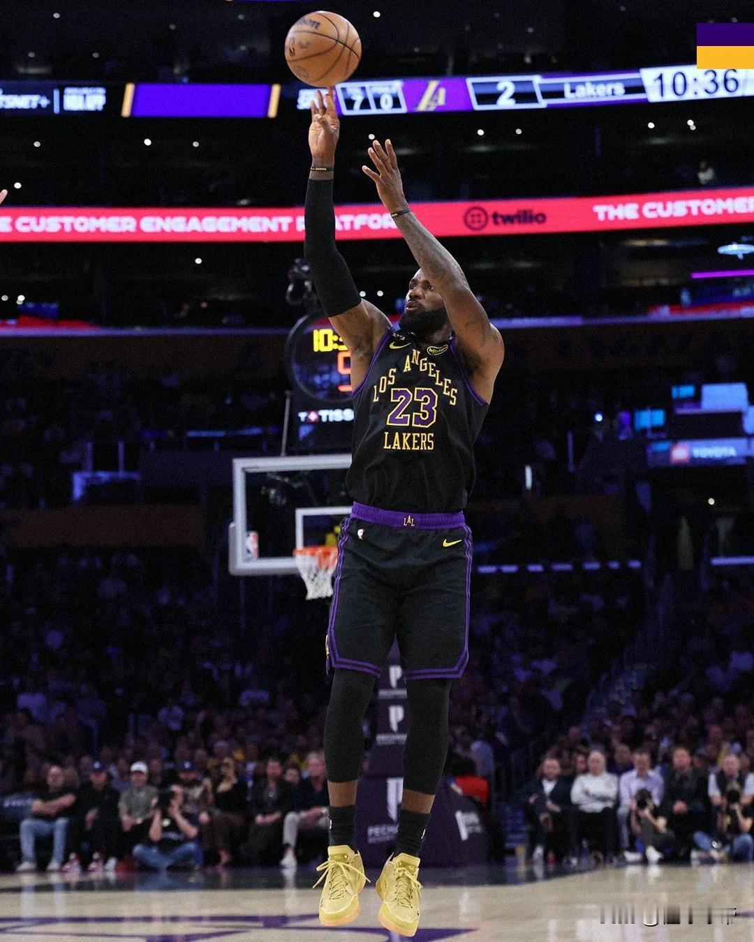 东契奇你不讲武德啊，关键时刻竟然甩锅给41岁老汉!在今天湖人与魔术的比赛中，