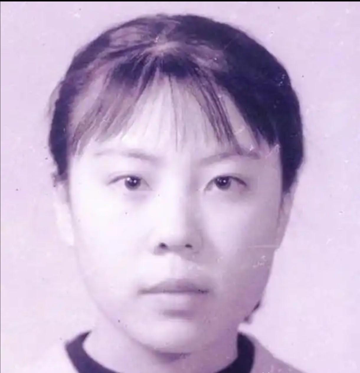 清华女生中毒三十年，警方早就说清是投毒，可案子还是没破。2025年8月12日，