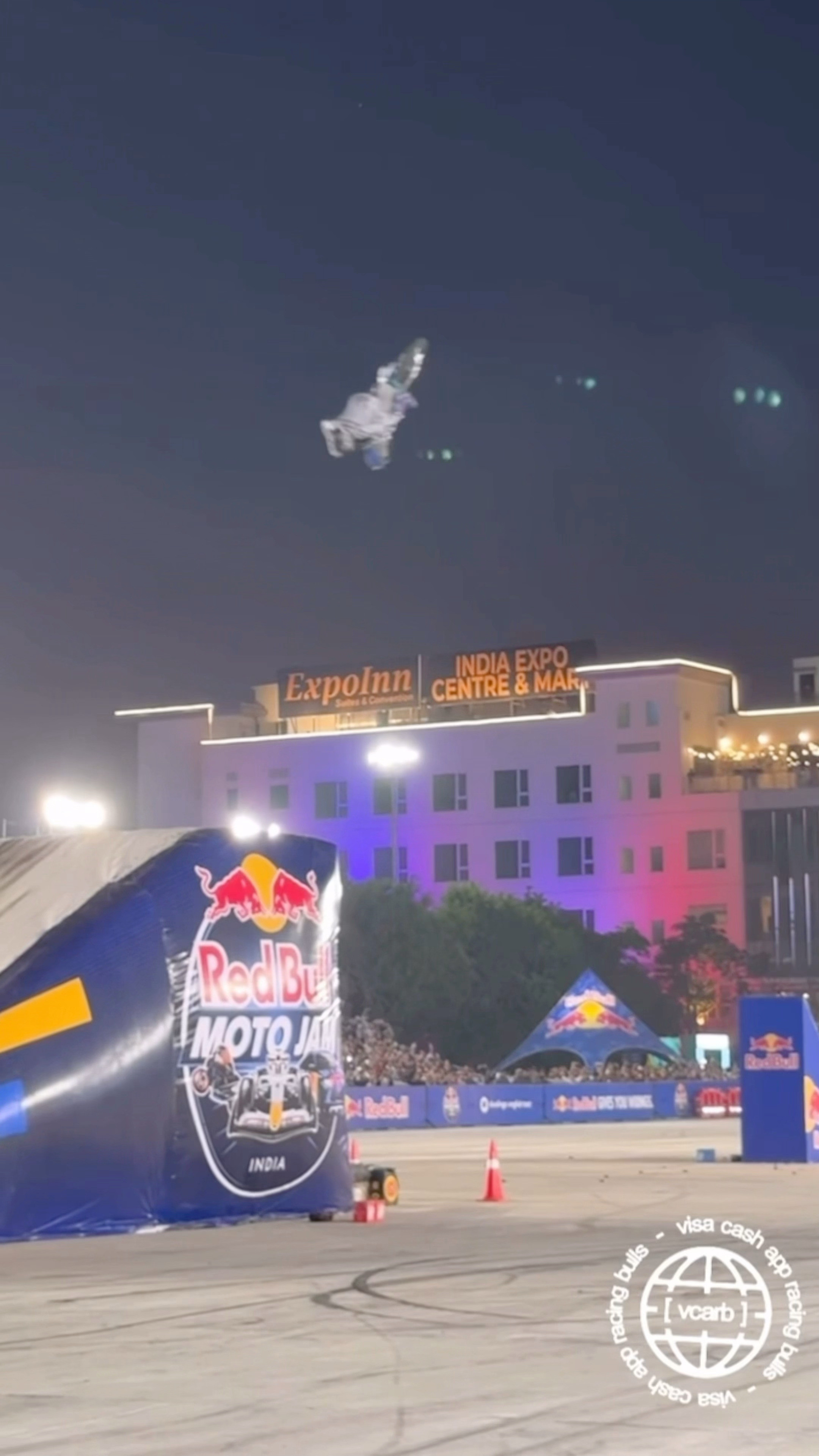 是谁想到可以开着摩托在空中旋转的😨MotoGP