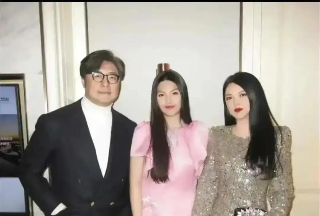 李湘被拦在何超琼桌外的3秒，扯开了直播时代最大的幻觉。你以为50亿GMV是