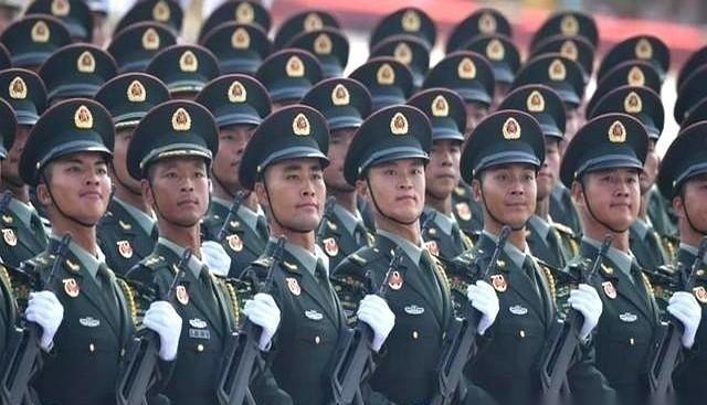 有外媒下了个判断：一旦开战，我们的军队会立马不知所措。给出的核心论据就一条：“缺