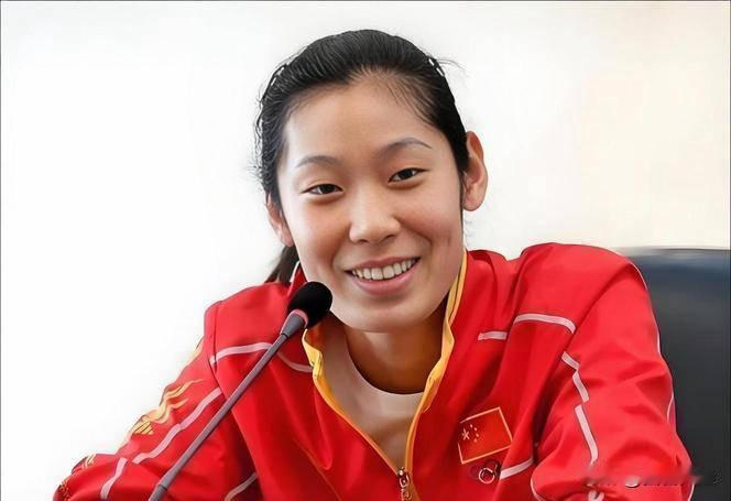 究竟是谁拦住了朱婷“回家”的脚步？有业内人士提出疑问：“朱婷到底和上层存在什么