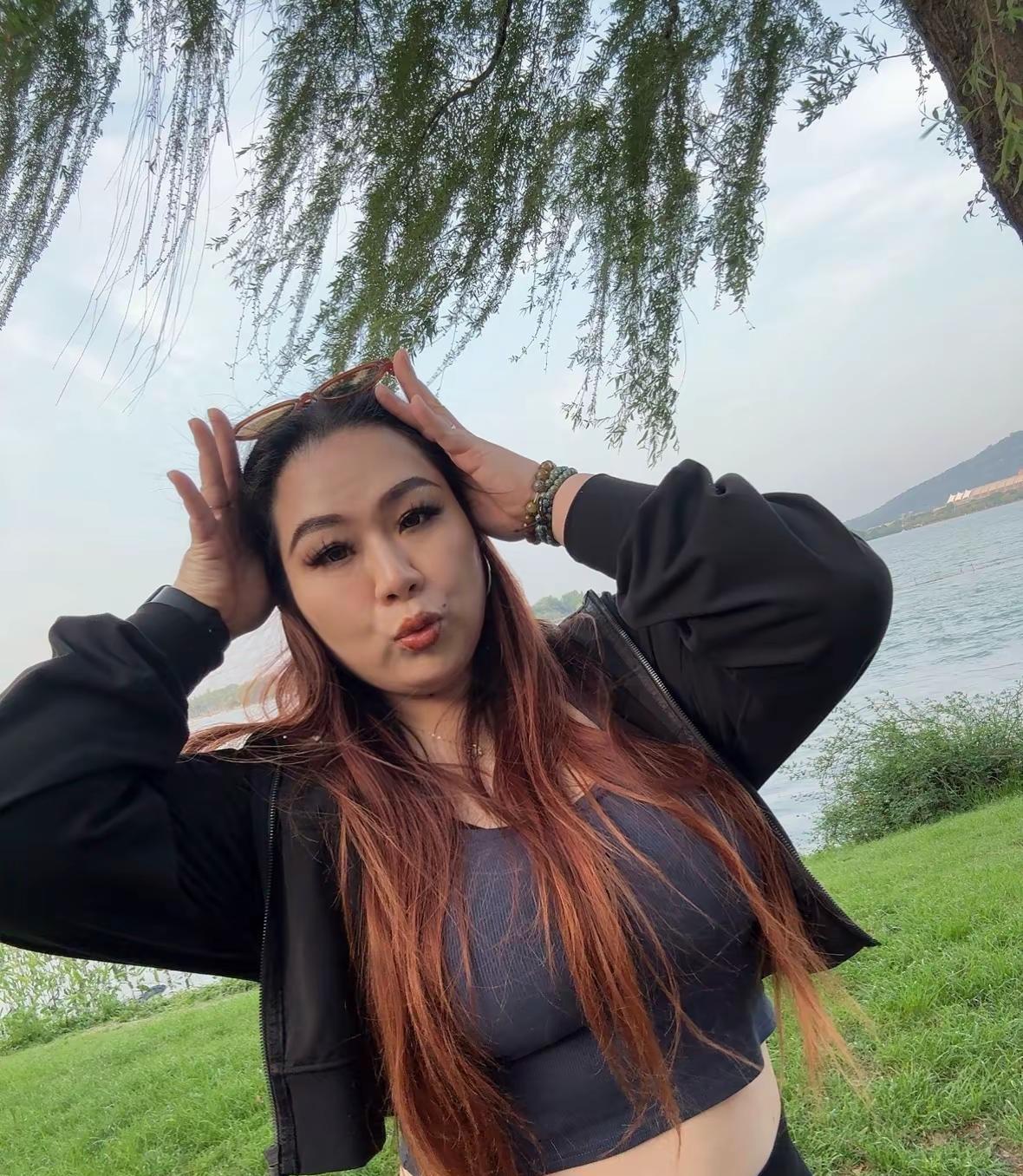 释放多巴胺的季节大自然才是最好的健身房风中长发少女bbw