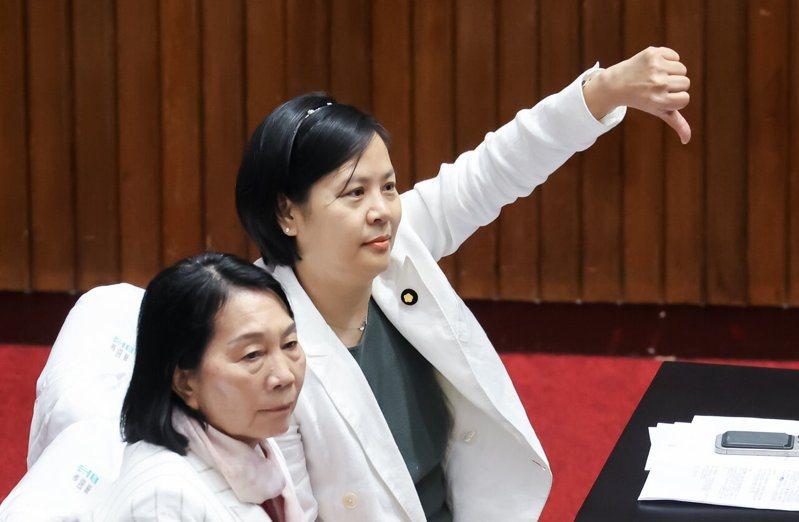 台湾首位陆配“立委”李贞秀清明节后或丢官，要么被民众党祭出党纪开铡，要么她“知所