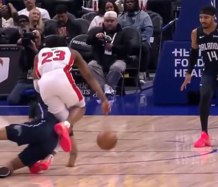 公牛裁掉24岁前5号秀，就因为他在网上说了几句“不该说的”。一个24岁的天才，