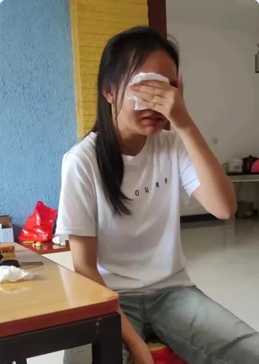 电话两端的649分：外婆的皱纹里藏着她的整个青春女生高考考了649分，第一