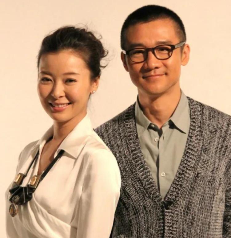 2011年，黄志忠和39岁的柯蓝相恋，同居9年后，柯蓝突然正色对黄志忠说：“这辈