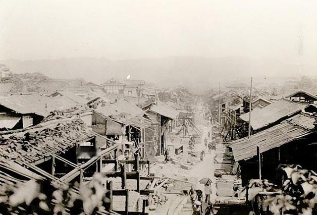 刘文彩的墓被称为“独虎挂印”入土十年被掘墓，守墓人以死护坟说起刘文彩这个名