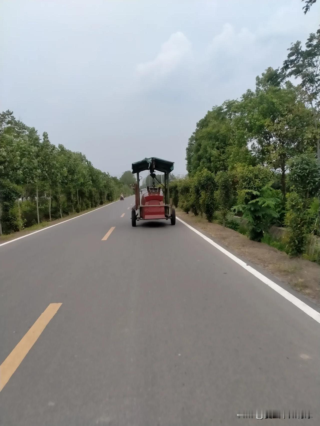 有一个五十六岁的人，与胃癌抗争了三年后，最终还是与世长辞了。他是一名建筑工，手