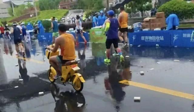 男子骑共享电单车参加兰州马拉松, 官方通报: 取消成绩禁赛3年