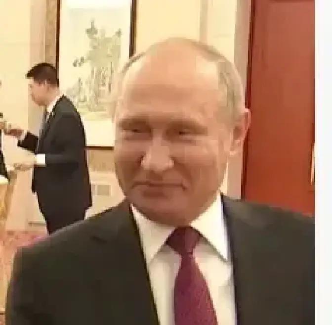 乌克兰，终于醒了？原以为俄罗斯背后最铁的盟友，是伊朗和朝鲜，结果绕了一圈才发现：