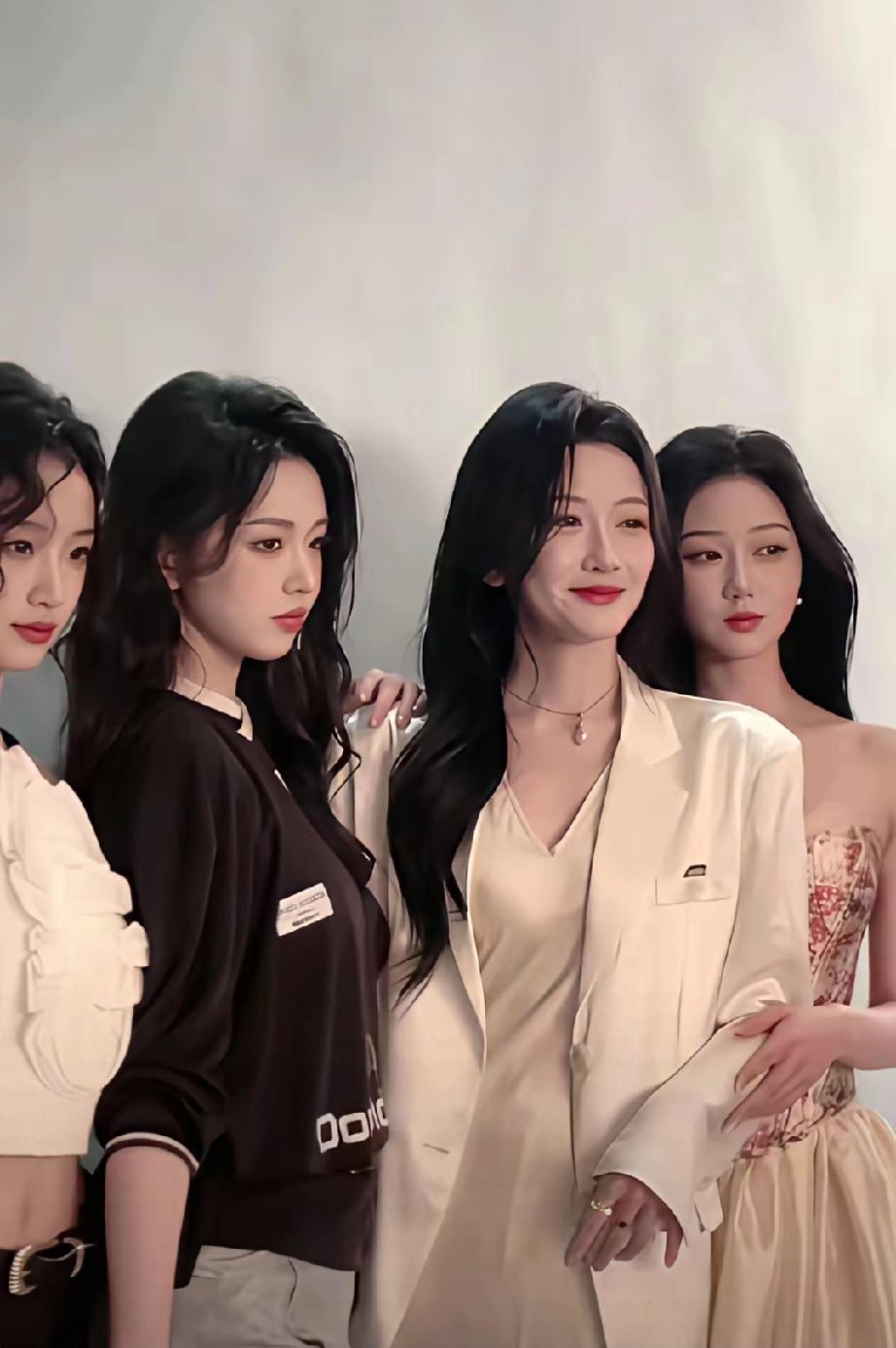 短剧四小花罕见同框！论眼缘，你最pick谁？短剧圈四大女