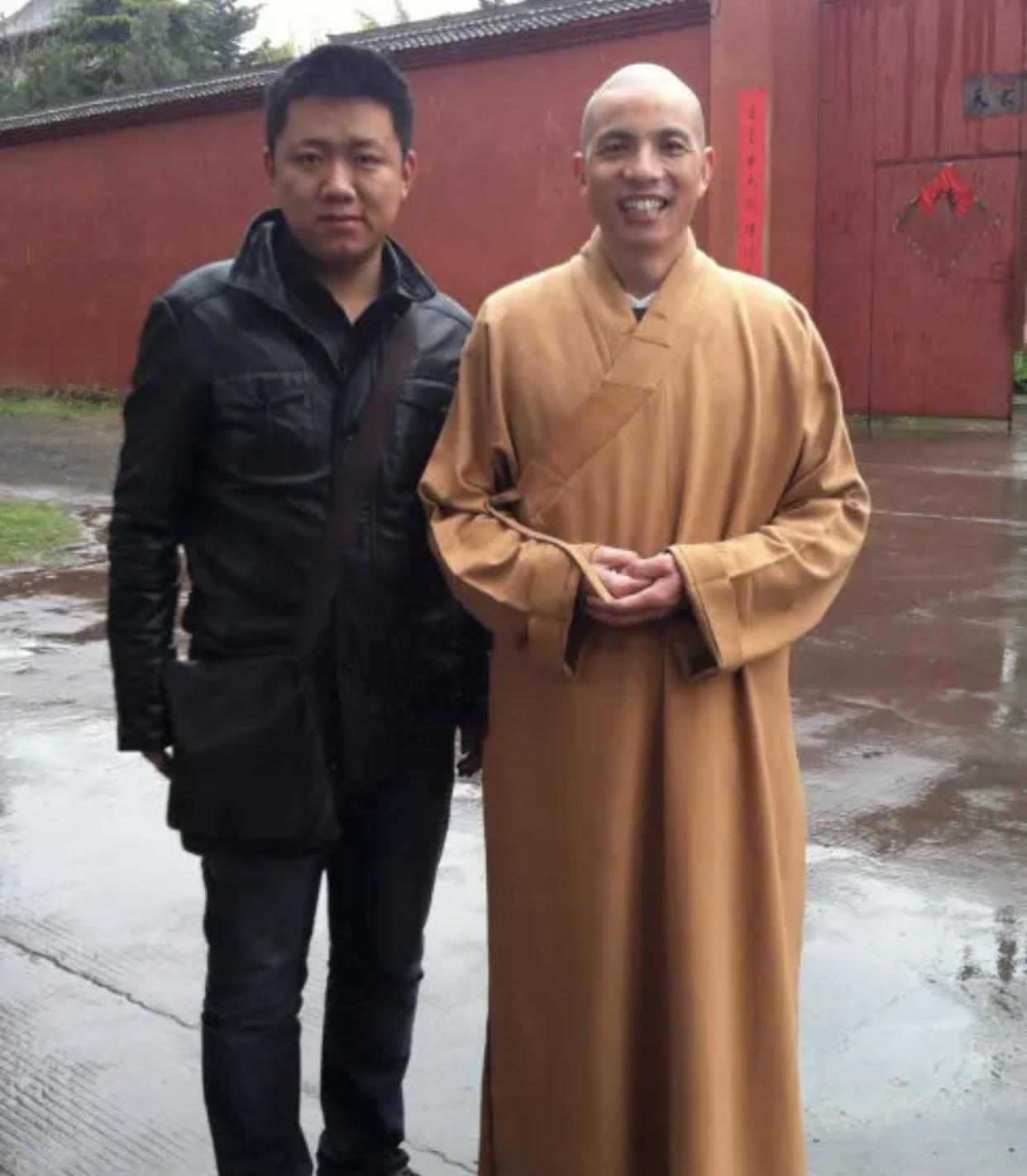 新一任嵩山少林寺方丈新鲜出炉了！这次单单看人就觉得比较靠谱，名字叫做释印乐，此