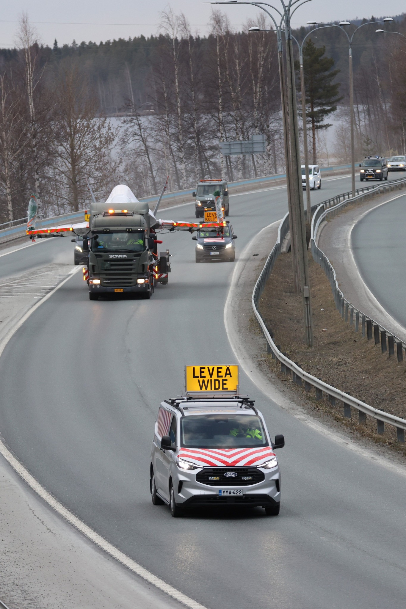 【超级超限】芬兰F/A-18大黄蜂公路运输演练