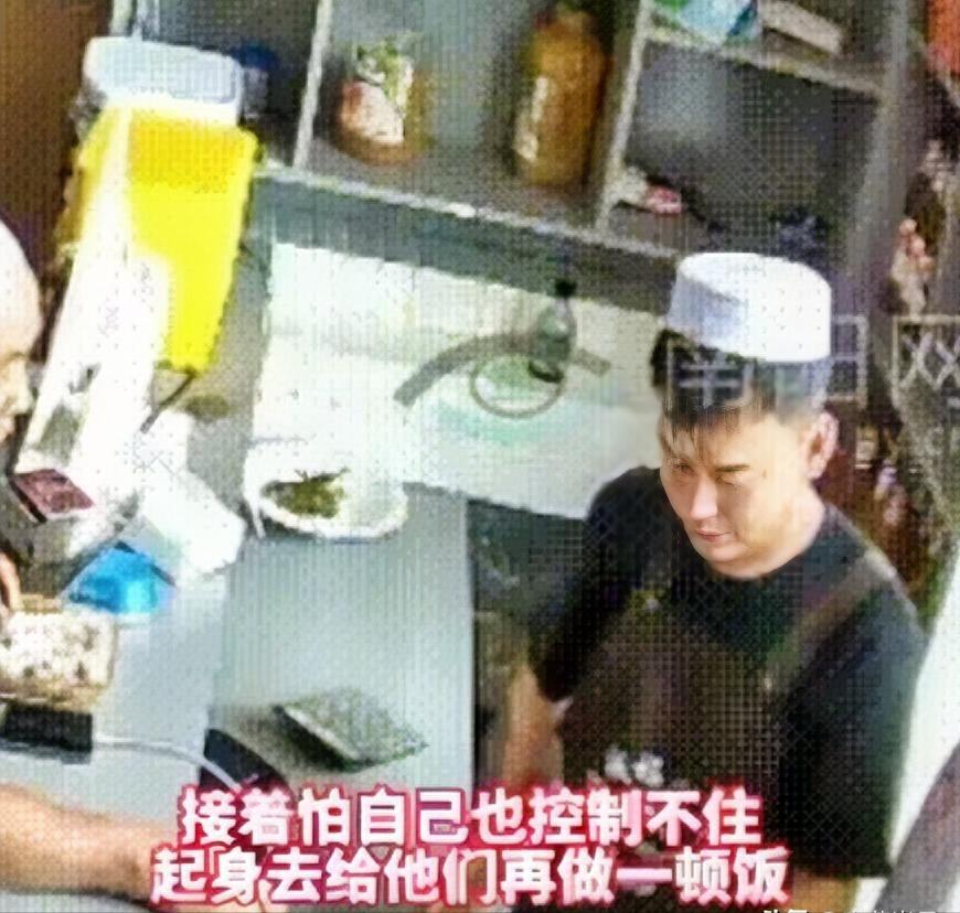 看哭了！甘肃，两个男孩放假期间在餐馆里打暑假工，眼瞅着马上要开学，他们只好向老板