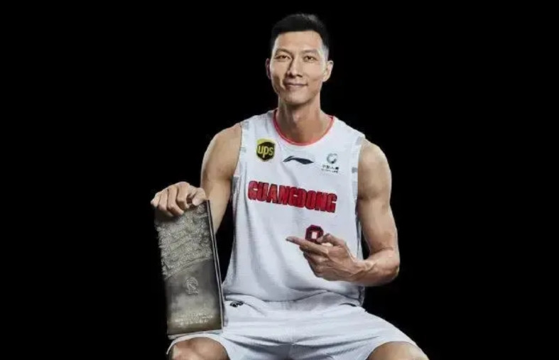 其实你们的大哥，易建联这事儿，他做的确实有些过了！他要是不那个，只是什么像林丹的