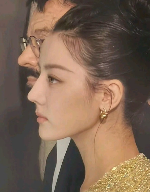 静静目睹你在不远处我就能幸福