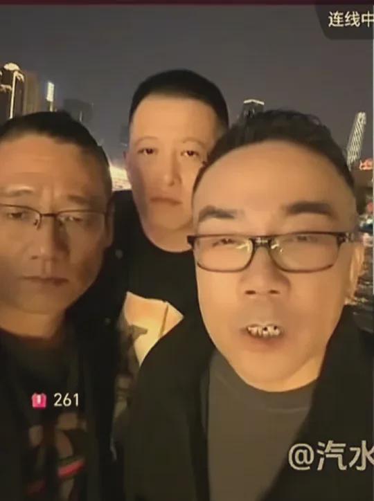 这思,一会儿吓唬侯耀华要登门拜访,一会儿又喊话杨议要关他相声园子,搞得自己好像很