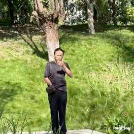 这个小哥哥是怎么了嘛？​​​