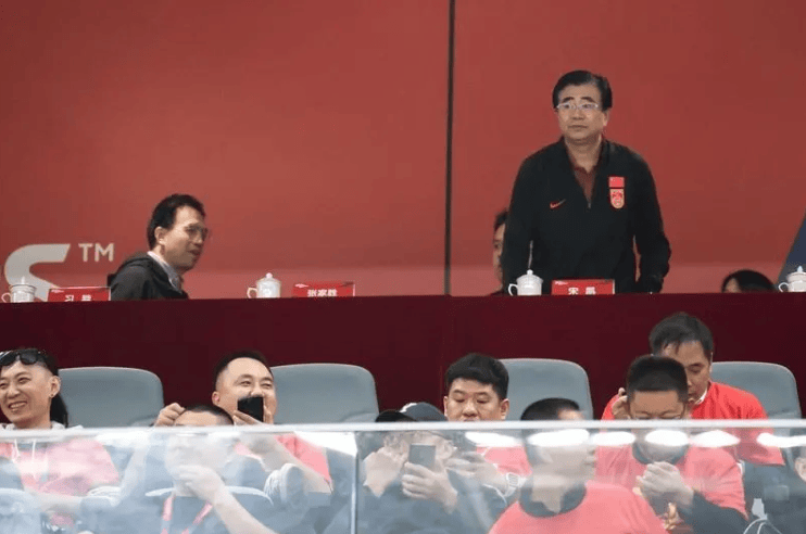 你行你上? 中国新闻周刊: 已有足球博主申请竞聘国足主帅