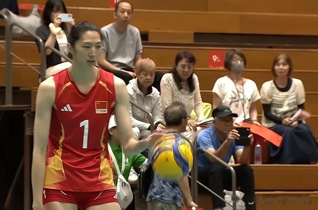 中国女排闯进八强，7大攻手得分榜如下，吴梦洁第3，她竟然垫底1，庄宇珊（33