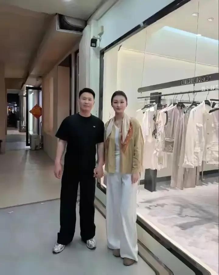 陈亚楠二婚找了个好老公，祝福这小两口，活出个样子给别人看陈亚男在社交平台分享