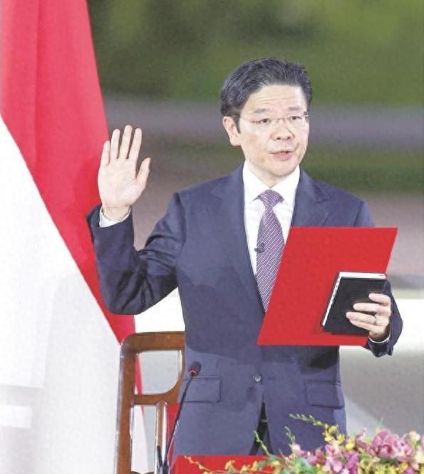 新加坡最不希望西方落后中国，整天在呼吁西方要防备中国，表面上看，新加坡华人居多，