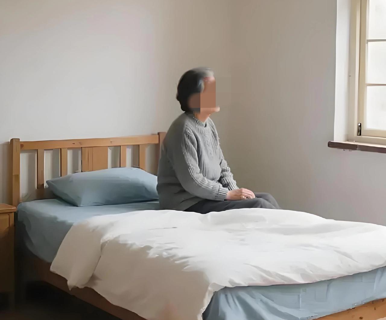 上海，一老太卖了房子，搬去和儿子同住，卖房款280万，全部给孙子买了婚房，谁知钱