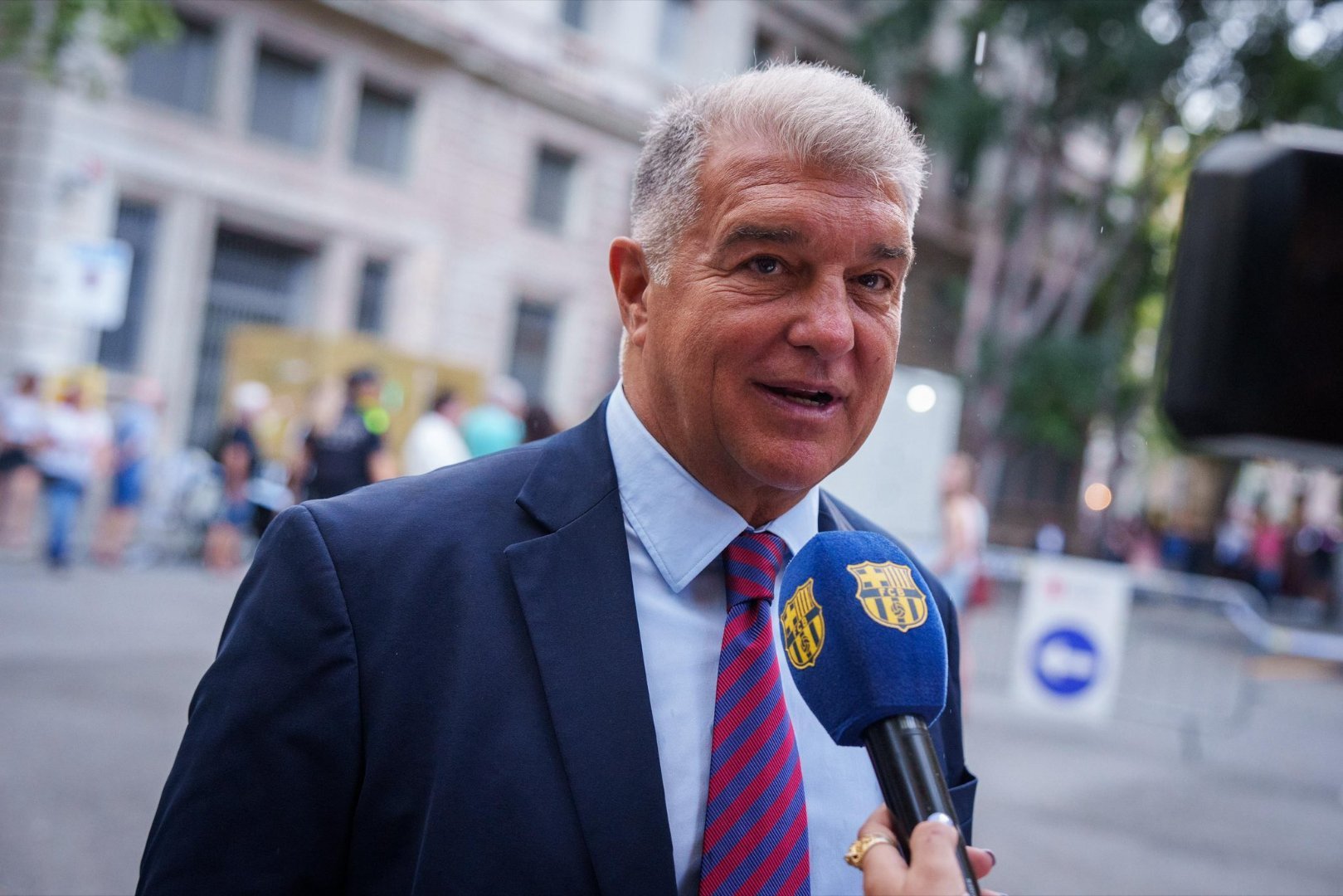 加泰电台：巴塞罗那与迪拜投资者达成巨额商业协议。一周前，一个代表团前往巴塞罗那敲