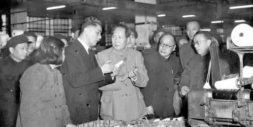 毛泽东问荣毅仁：“辽沈战役的时候，你卖给蒋介石军队的面粉真是霉烂的吗？”毛主席