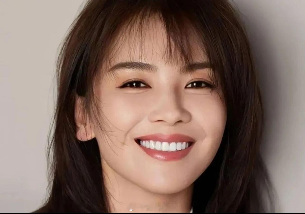 颠公，某音上看到刘涛做了全口牙齿重建，真的吗？那很疼吧，所有牙全都磨掉…答，这都