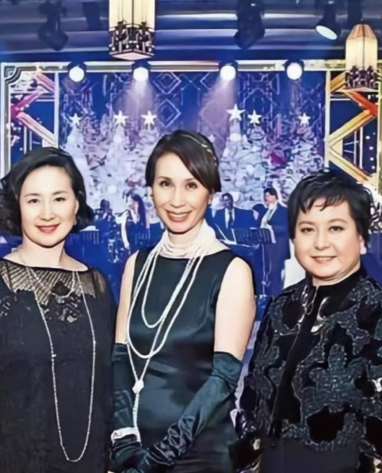 富人家子女去世都要这样大张旗鼓吗？今天，头条给我推了几次何超蕸去世的新闻！说