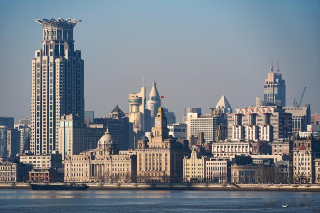 拍一张你的城市美景上海的风景，那真是让人沉醉。外滩的万国建筑，在夜晚灯光的映照