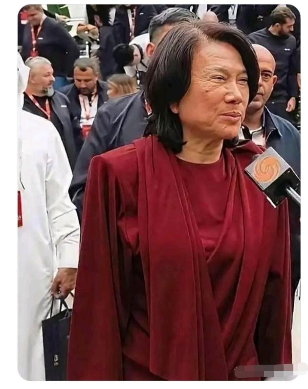 看看董明珠，感觉企业家是真辛苦，太不容易了。