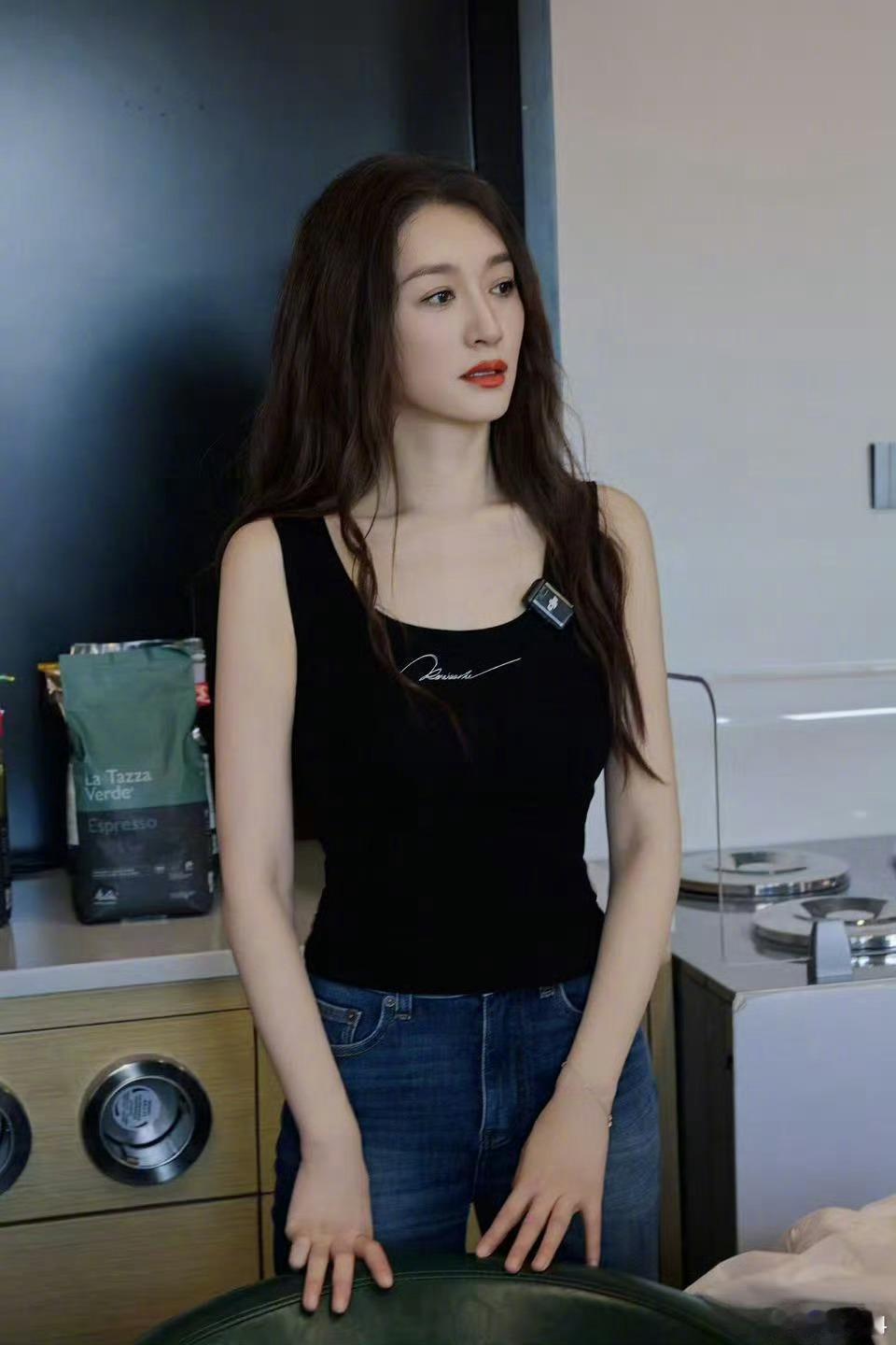 李小冉社交看浪姐被李小冉吸引了，很努力的在社交了，姐姐真不错！