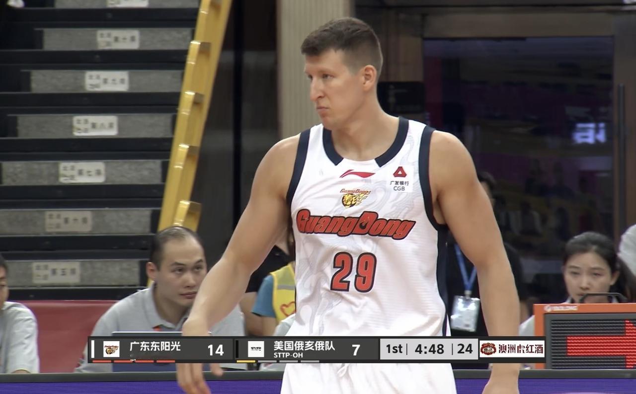 卢卡迎来宏远首秀，开局14‑7，广东热身赛打出好状态热身赛对阵美国俄亥俄队，比