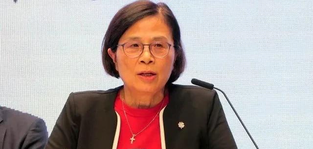 针对台美关税谈判，台行政机构副负责人郑丽君今天下午率谈判团队召开记者会回应质疑。