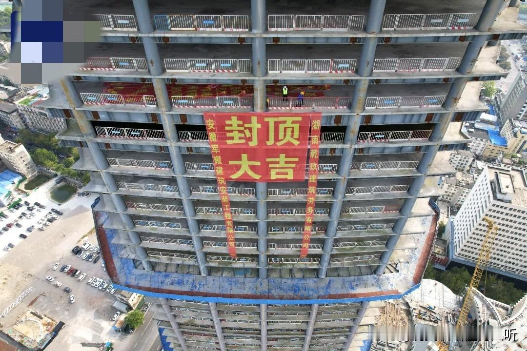 徐州市中心的这座高楼“终于”封顶了，还是应该感谢德基