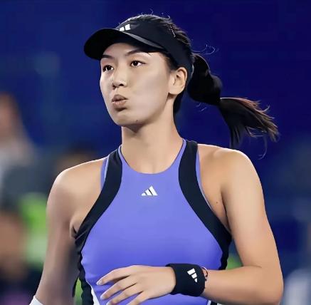 中国网球两大美女：王欣瑜和曹雅婧！王欣瑜，这位来自深圳，1米82的高挑女