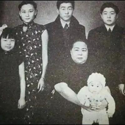 北京解放后，原国民党上将韩复榘的妻子高艺珍，写了一个申请：“韩家在东绒线胡同4