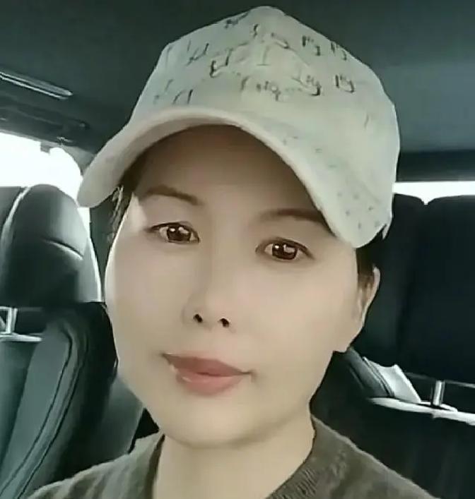 2026年1月底，北京寒风刺骨，汪小菲把两个孩子从小玥儿和小菻菻从台北接回奶奶张