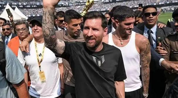 22分钟，一个月工资，一场骚乱。梅西印度之行酿成的混乱，本质上是一次“信任的破产