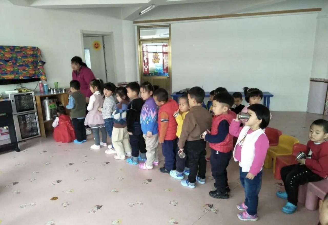 反常现象！幼儿园里几乎全是男孩？现在的人为啥都不生女孩了？最近全国各地幼儿园