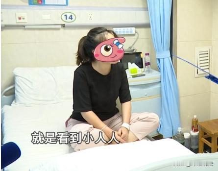 昆明，女子嘴馋买了菌菇回家煮着吃，没想到吃完脑子晕乎乎的，看见一排小人儿在面前走