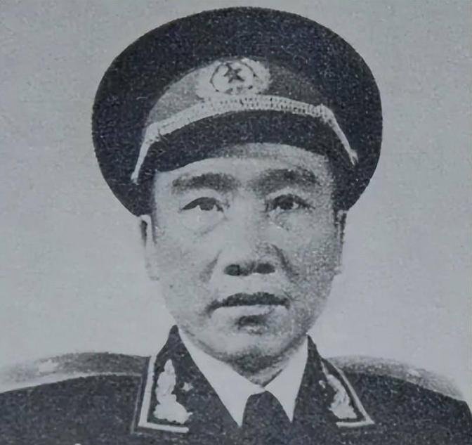 1955在举行授衔仪式之际，他竟猛地一把扯下肩章，而后扬长离去，紧接着便立下了