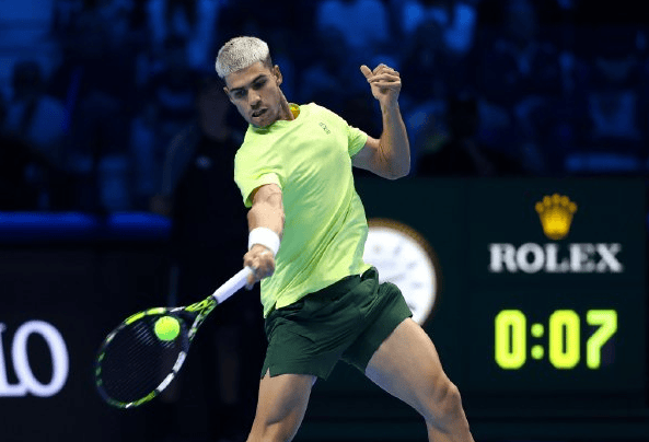 阿尔卡拉斯2-0胜德米纳尔, 生涯首次总决赛小组赛首秀获胜