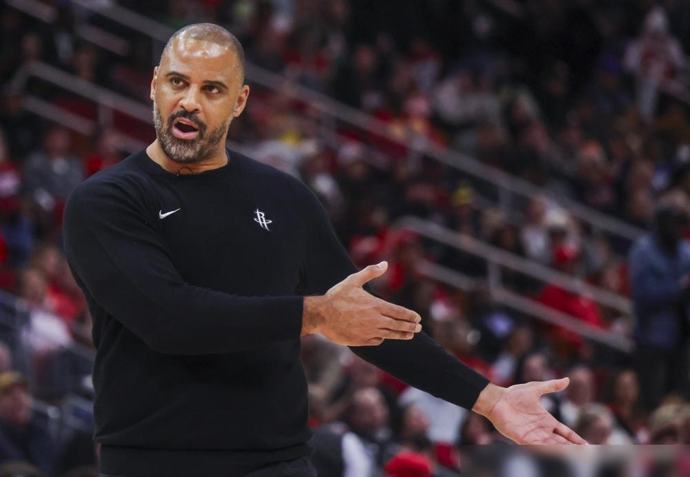 拉斐尔·斯通干了啥？火箭球迷说：2021年，他用两个首轮签，就换了个申京。当