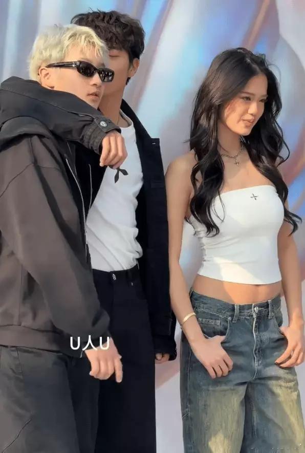 分享娱乐冉莹颖儿子曹格儿子钟丽缇女儿同框合影！俊男靓女好养眼