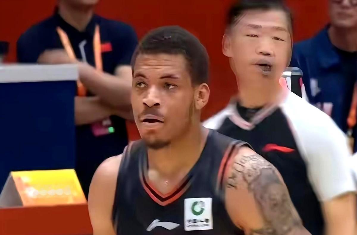 山东男篮的外援约翰逊，当初差点就打了退堂鼓。26岁，第一次出国打球，手机地图上