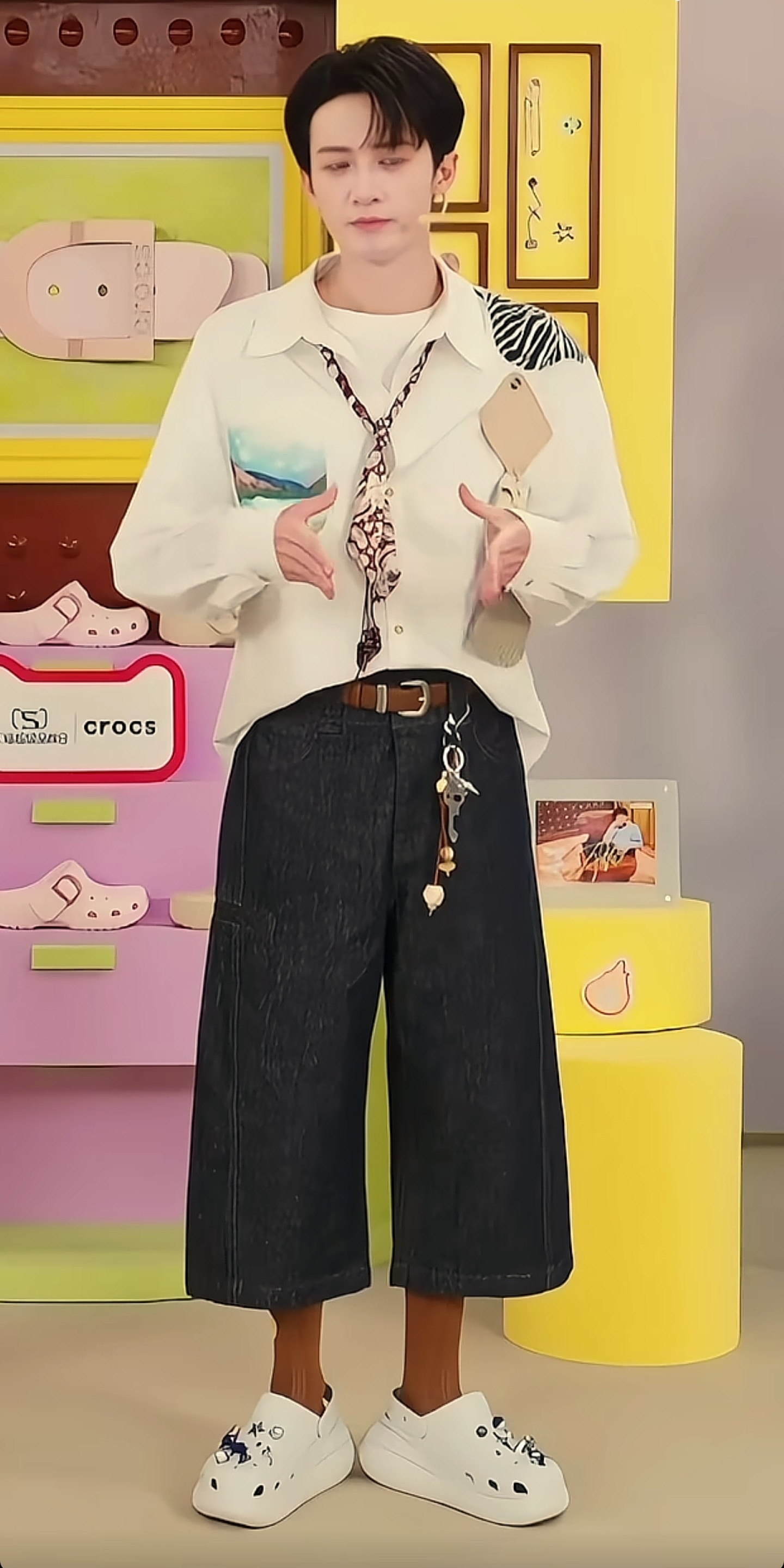 檀健次这个脚脖子是真实的吗？这也太瘦了。